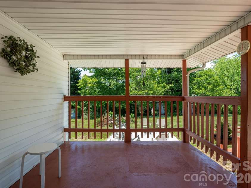 106 Aloha Circle Extension, Candler, NC 28715.  MLS# CAR4385168, YatesRealty ID 27258. Front Porch