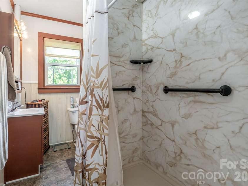 106 Aloha Circle Extension, Candler, NC 28715.  MLS# CAR4385168, YatesRealty ID 27258. Full Bathroom