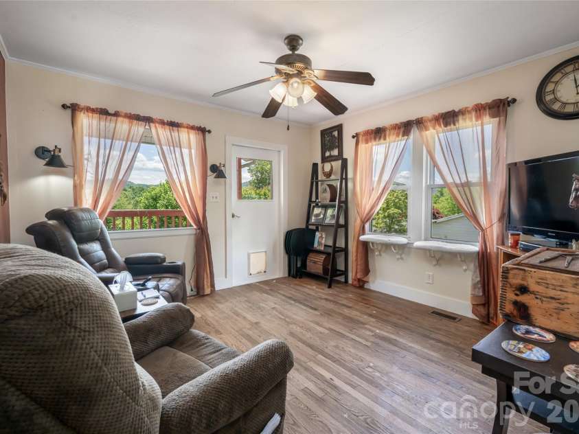 106 Aloha Circle Extension, Candler, NC 28715.  MLS# CAR4385168, YatesRealty ID 27258. Living Room