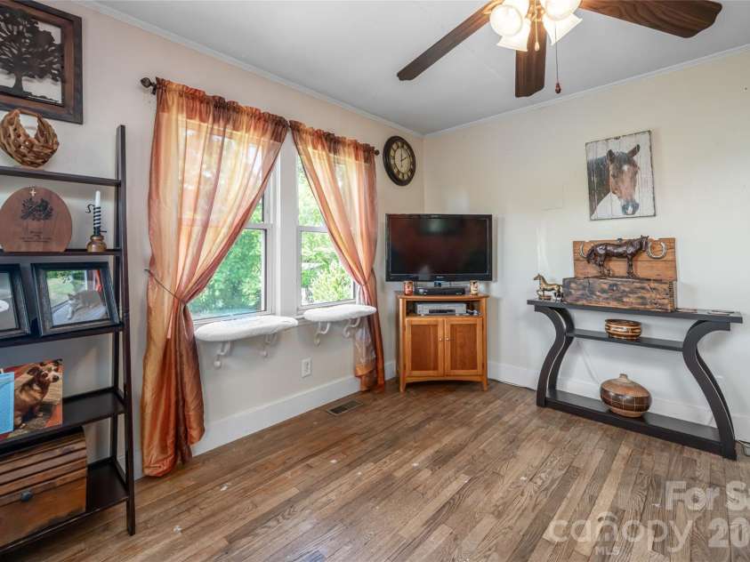 106 Aloha Circle Extension, Candler, NC 28715.  MLS# CAR4385168, YatesRealty ID 27258. Living Room