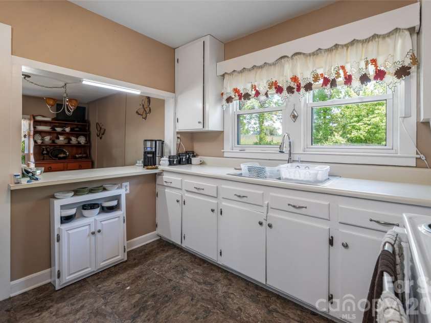 106 Aloha Circle Extension, Candler, NC 28715.  MLS# CAR4385168, YatesRealty ID 27258. Quaint cottage kitchen