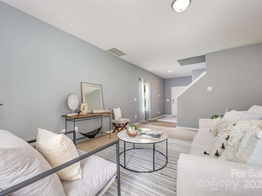 7209 Cuddington Drive, Charlotte, NC 28215.  MLS# CAR4265901, YatesRealty ID 27258. 