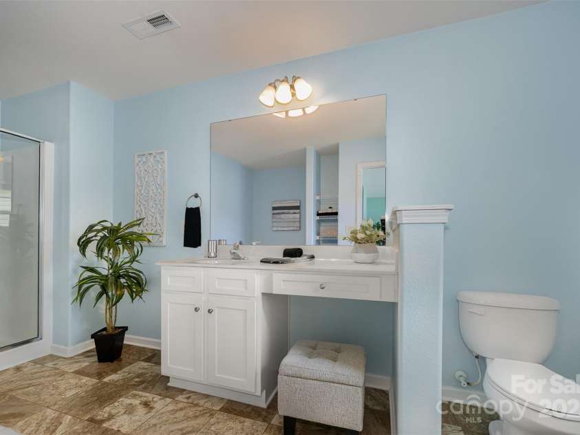 7209 Cuddington Drive, Charlotte, NC 28215.  MLS# CAR4265901, YatesRealty ID 27258. 
