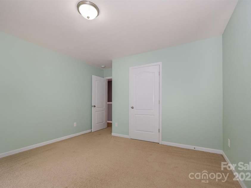 7209 Cuddington Drive, Charlotte, NC 28215.  MLS# CAR4265901, YatesRealty ID 27258. 