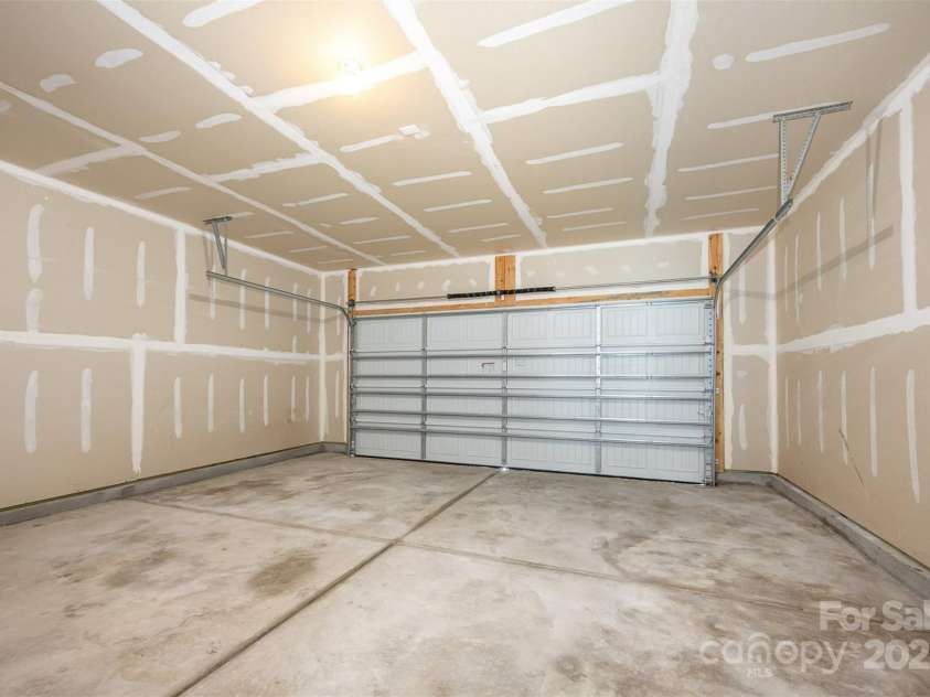 7209 Cuddington Drive, Charlotte, NC 28215.  MLS# CAR4265901, YatesRealty ID 27258. 