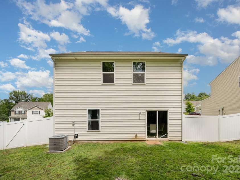 7209 Cuddington Drive, Charlotte, NC 28215.  MLS# CAR4265901, YatesRealty ID 27258. 