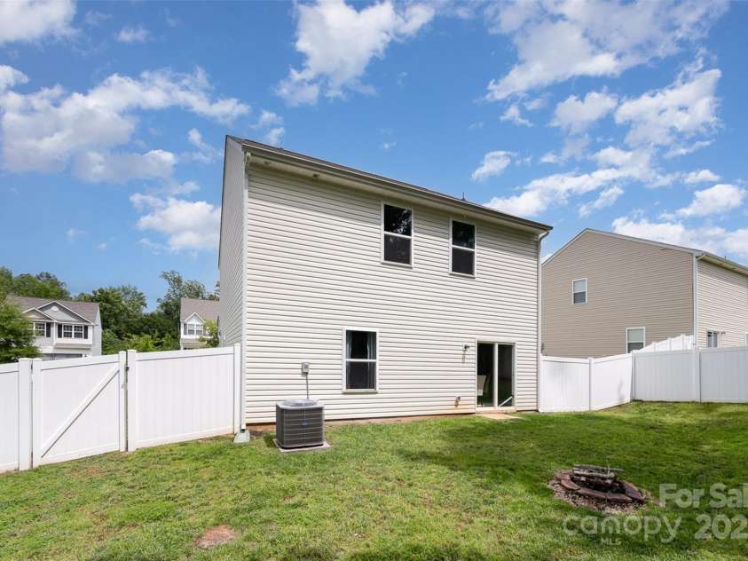 7209 Cuddington Drive, Charlotte, NC 28215.  MLS# CAR4265901, YatesRealty ID 27258. 