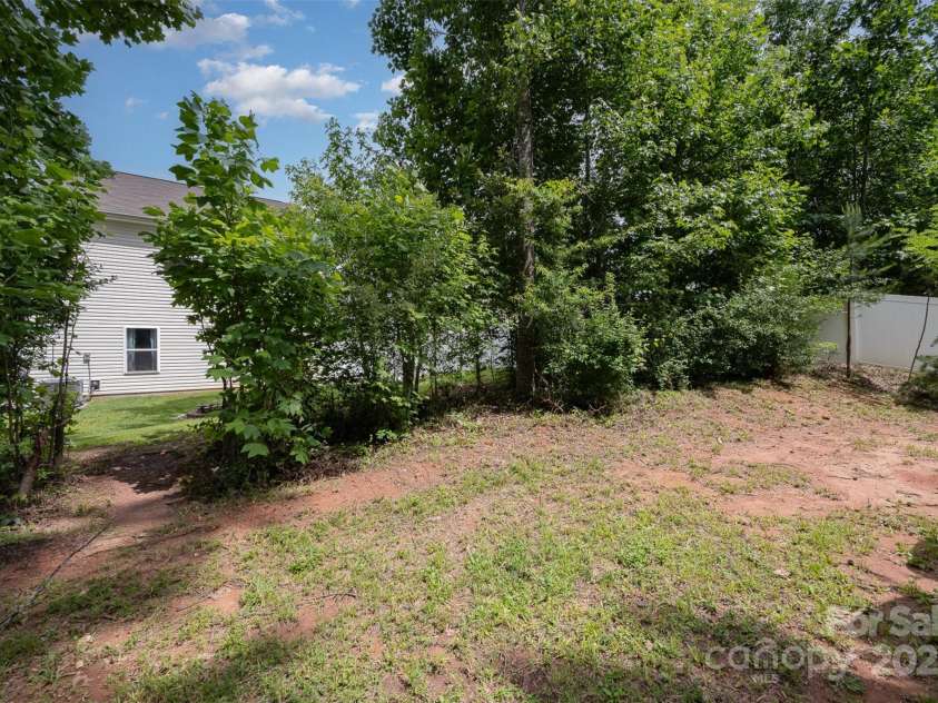 7209 Cuddington Drive, Charlotte, NC 28215.  MLS# CAR4265901, YatesRealty ID 27258. 