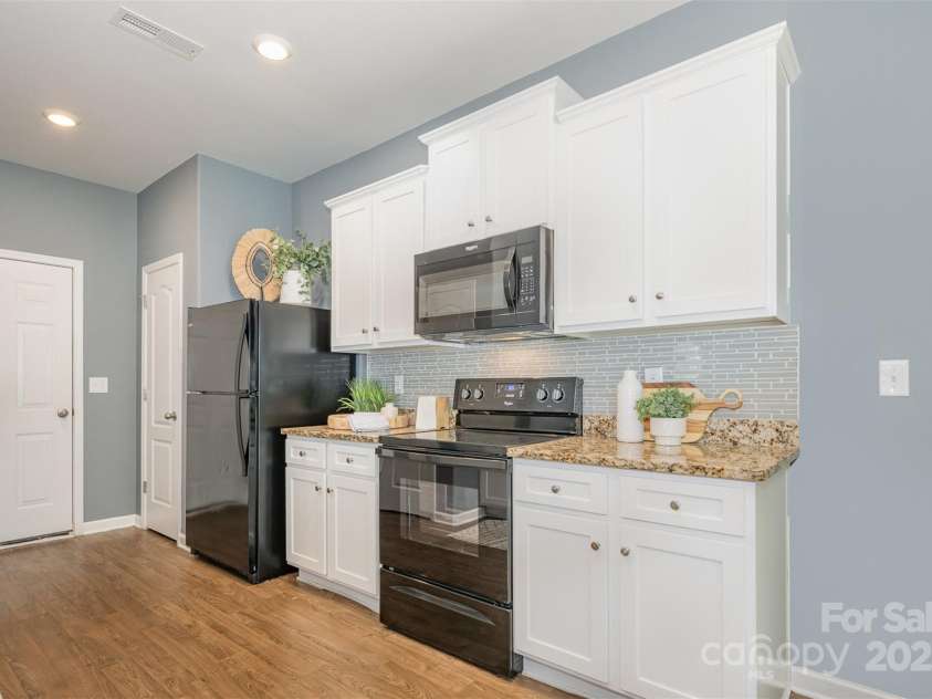 7209 Cuddington Drive, Charlotte, NC 28215.  MLS# CAR4265901, YatesRealty ID 27258. 