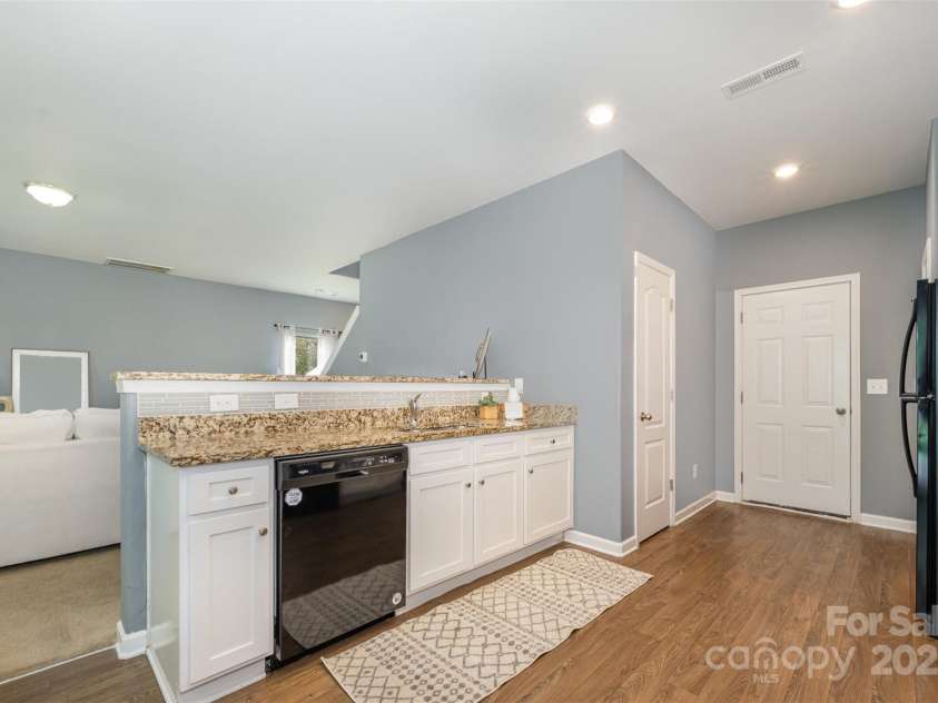 7209 Cuddington Drive, Charlotte, NC 28215.  MLS# CAR4265901, YatesRealty ID 27258. 