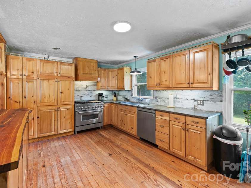 233 Orindawood Drive, McConnells, SC 29726.  MLS# CAR4385991, YatesRealty ID 27259. 