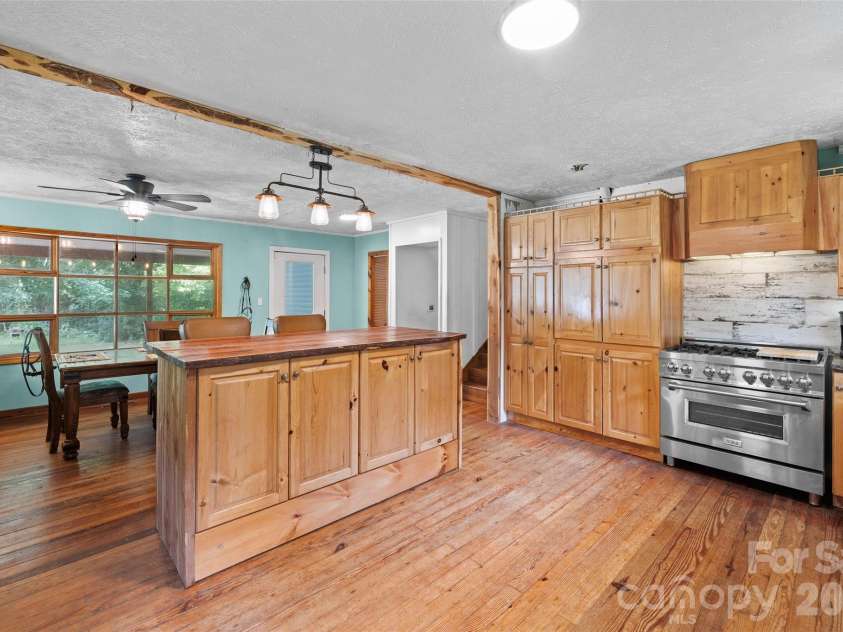 233 Orindawood Drive, McConnells, SC 29726.  MLS# CAR4385991, YatesRealty ID 27259. 