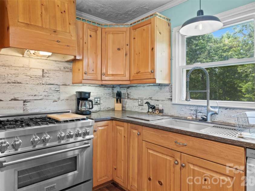 233 Orindawood Drive, McConnells, SC 29726.  MLS# CAR4385991, YatesRealty ID 27259. 