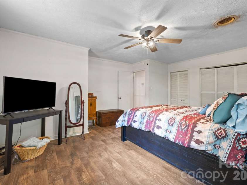 233 Orindawood Drive, McConnells, SC 29726.  MLS# CAR4385991, YatesRealty ID 27259. 