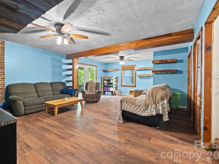 233 Orindawood Drive, McConnells, SC 29726.  MLS# CAR4385991, YatesRealty ID 27259. 