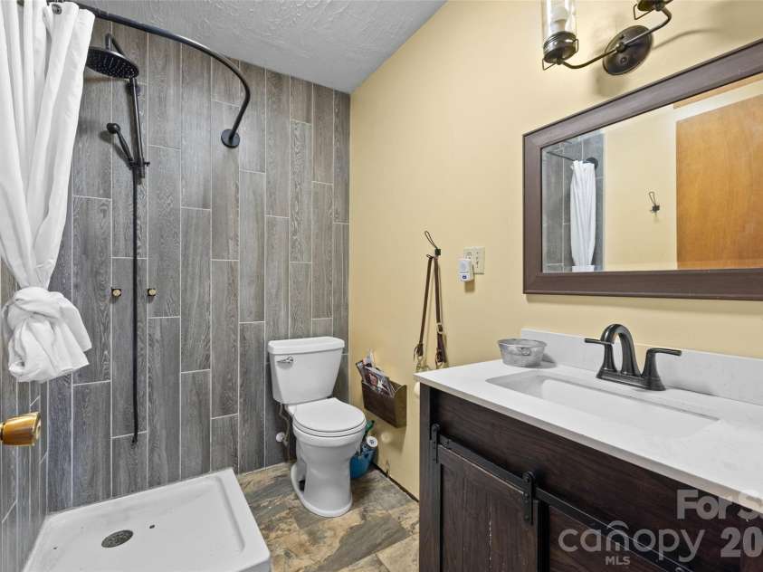 233 Orindawood Drive, McConnells, SC 29726.  MLS# CAR4385991, YatesRealty ID 27259. 
