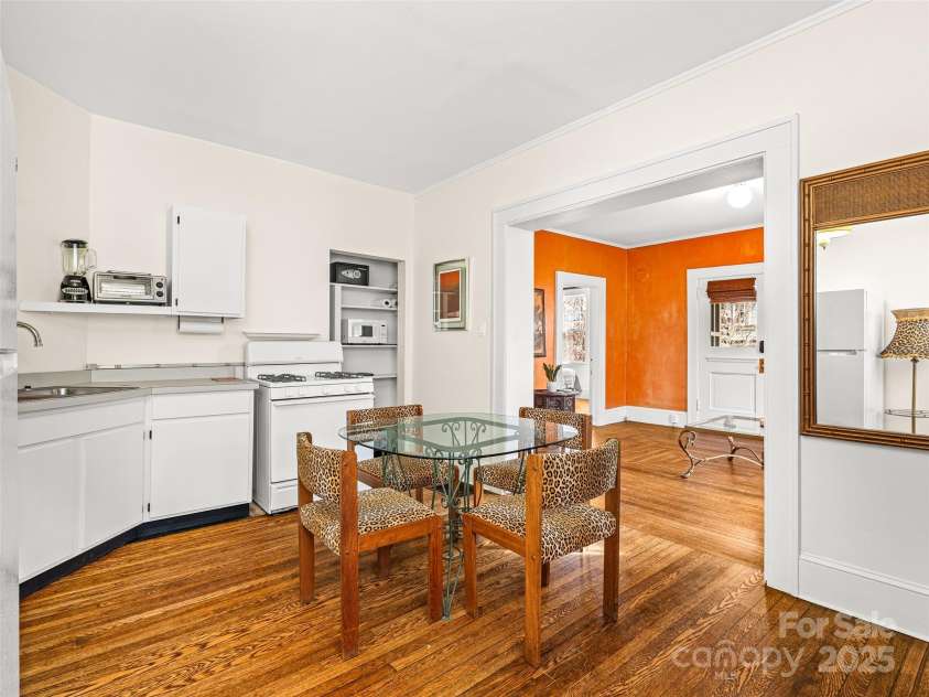 12 Bearden Avenue, Asheville, NC 28801.  MLS# CAR4331679, YatesRealty ID 2726. 