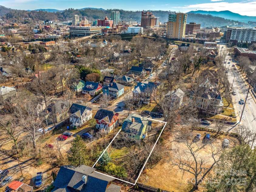 12 Bearden Avenue, Asheville, NC 28801.  MLS# CAR4331679, YatesRealty ID 2726. Proximity to downtown.