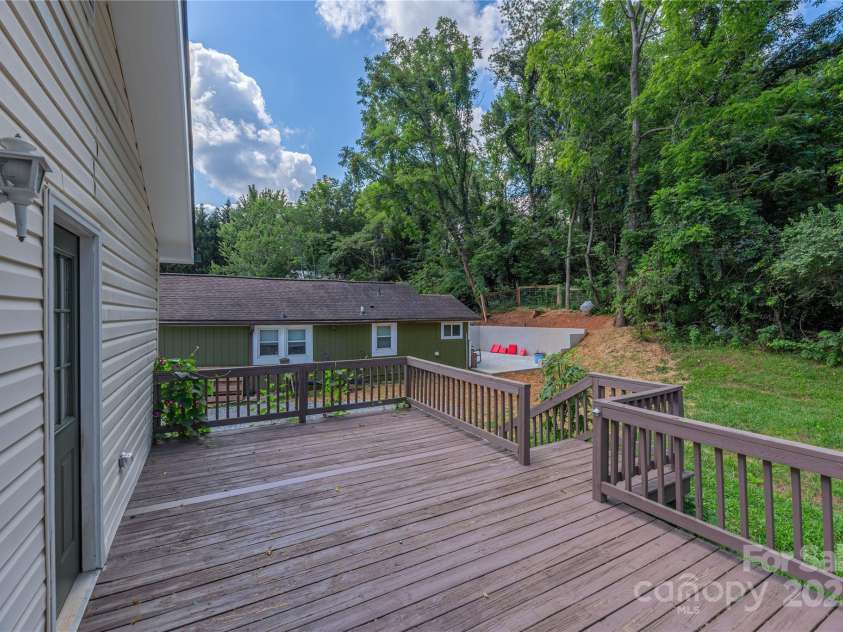 155 Onteora Boulevard, Asheville, NC 28803.  MLS# CAR4282484, YatesRealty ID 27260. 15x21 Deck