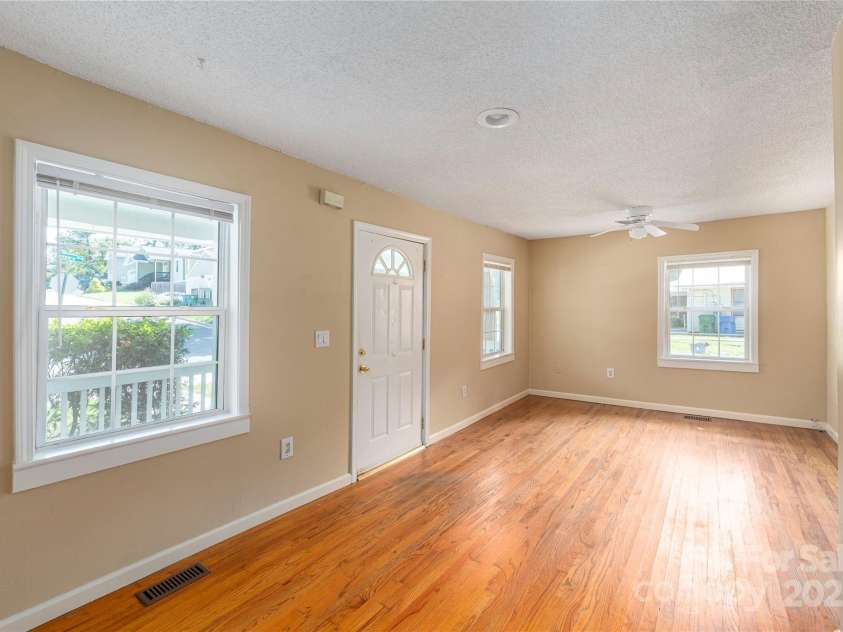 155 Onteora Boulevard, Asheville, NC 28803.  MLS# CAR4282484, YatesRealty ID 27260. 