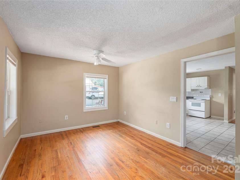 155 Onteora Boulevard, Asheville, NC 28803.  MLS# CAR4282484, YatesRealty ID 27260. 