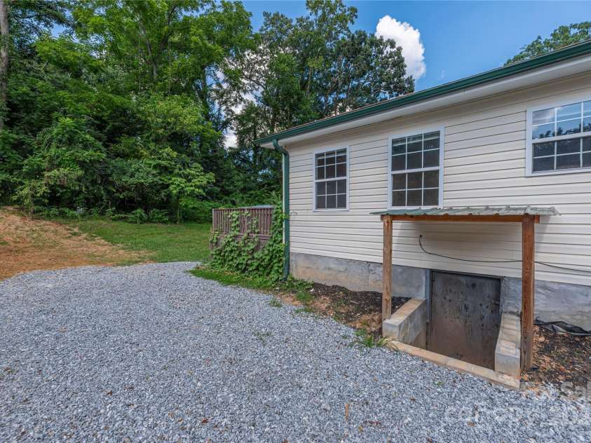 155 Onteora Boulevard, Asheville, NC 28803.  MLS# CAR4282484, YatesRealty ID 27260. 