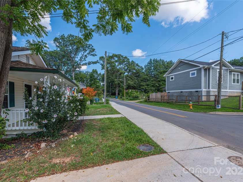 155 Onteora Boulevard, Asheville, NC 28803.  MLS# CAR4282484, YatesRealty ID 27260. 