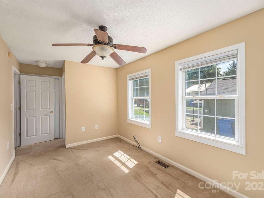 155 Onteora Boulevard, Asheville, NC 28803.  MLS# CAR4282484, YatesRealty ID 27260. Primary Bedroom