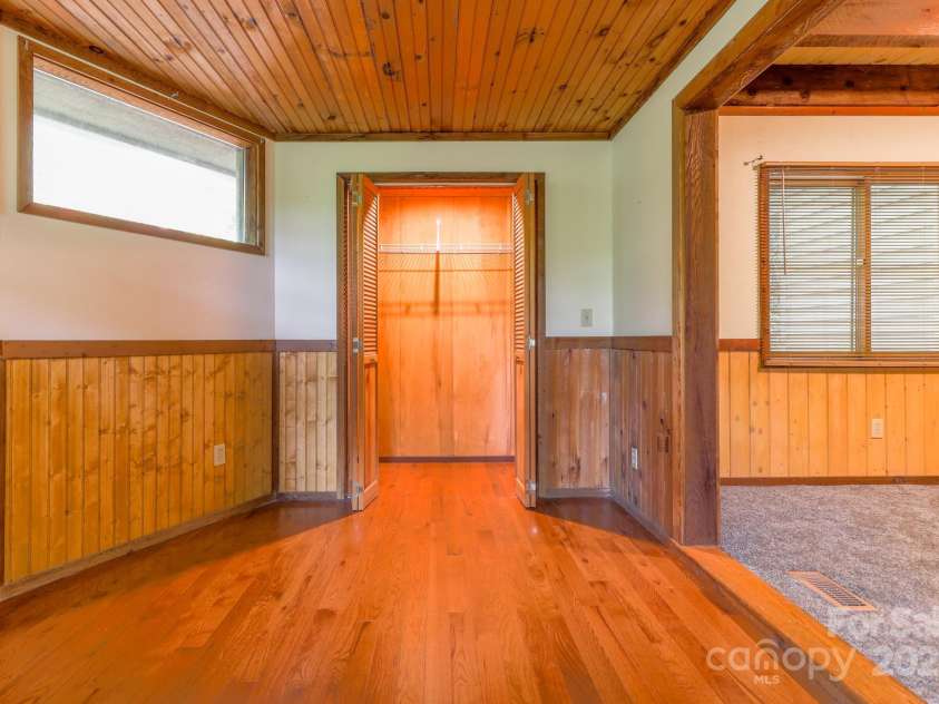 181 Hiwassee Road, Lake Toxaway, NC 28747.  MLS# CAR4280357, YatesRealty ID 27262. 