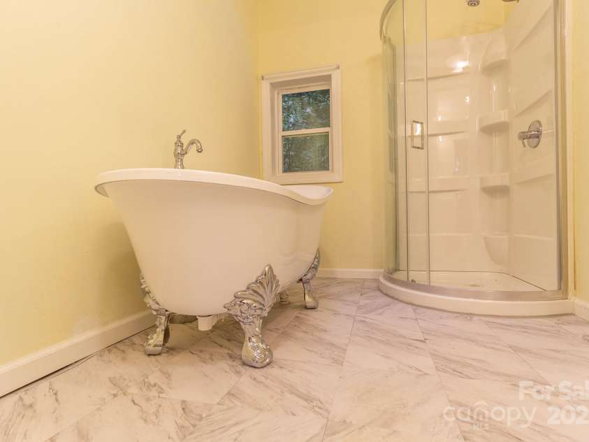 181 Hiwassee Road, Lake Toxaway, NC 28747.  MLS# CAR4280357, YatesRealty ID 27262. 