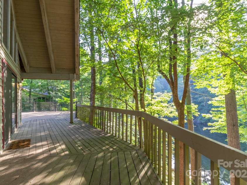 181 Hiwassee Road, Lake Toxaway, NC 28747.  MLS# CAR4280357, YatesRealty ID 27262. 