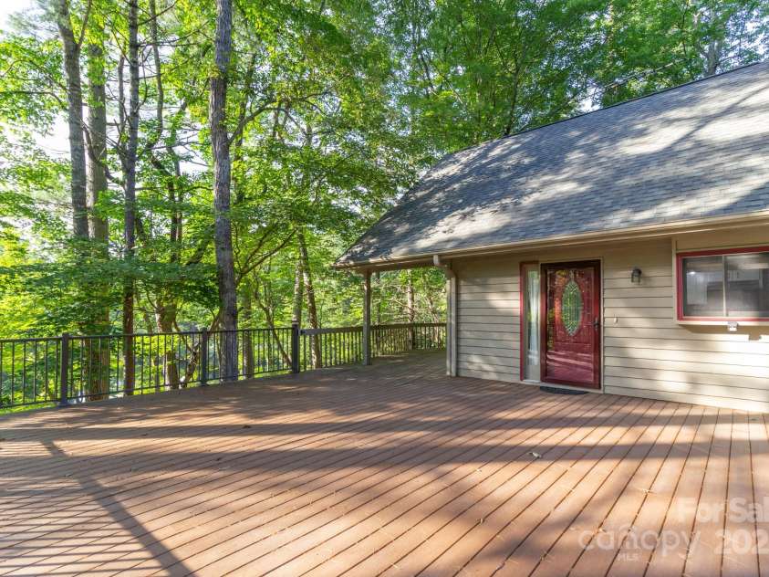 181 Hiwassee Road, Lake Toxaway, NC 28747.  MLS# CAR4280357, YatesRealty ID 27262. 