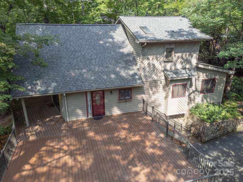 181 Hiwassee Road, Lake Toxaway, NC 28747.  MLS# CAR4280357, YatesRealty ID 27262. 