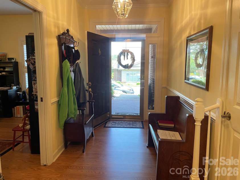 479 26th Avenue, Hickory, NC 28601.  MLS# CAR4388560, YatesRealty ID 27262. Foyer