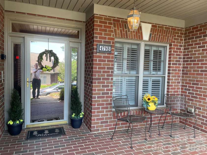 479 26th Avenue, Hickory, NC 28601.  MLS# CAR4388560, YatesRealty ID 27262. Front Porch