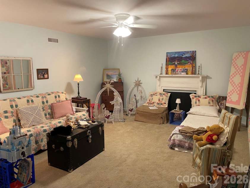 479 26th Avenue, Hickory, NC 28601.  MLS# CAR4388560, YatesRealty ID 27262. Guest Suite