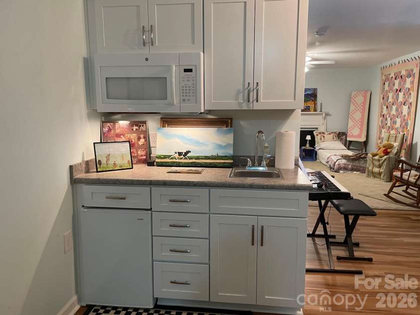 479 26th Avenue, Hickory, NC 28601.  MLS# CAR4388560, YatesRealty ID 27262. Guest Suite Kitchenette