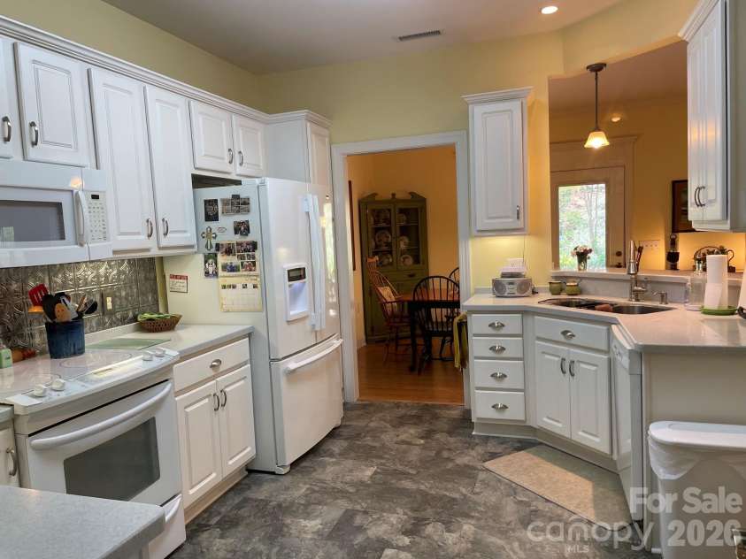 479 26th Avenue, Hickory, NC 28601.  MLS# CAR4388560, YatesRealty ID 27262. Kitchen