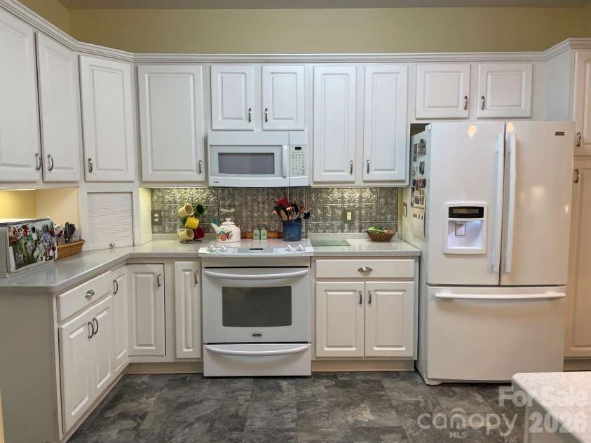 479 26th Avenue, Hickory, NC 28601.  MLS# CAR4388560, YatesRealty ID 27262. Kitchen