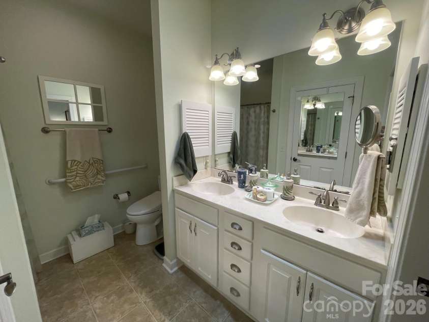 479 26th Avenue, Hickory, NC 28601.  MLS# CAR4388560, YatesRealty ID 27262. Primary Bath