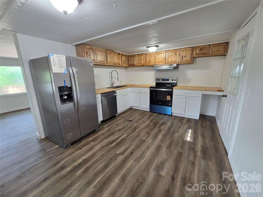 63 Sunnybrook Lane, Fletcher, NC 28732.  MLS# CAR4388523, YatesRealty ID 27263. 