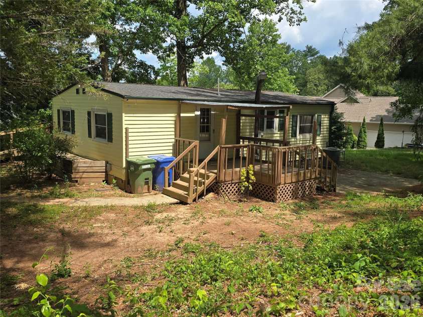 63 Sunnybrook Lane, Fletcher, NC 28732.  MLS# CAR4388523, YatesRealty ID 27263. 