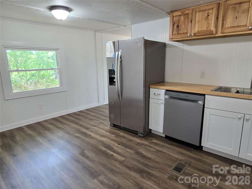 63 Sunnybrook Lane, Fletcher, NC 28732.  MLS# CAR4388523, YatesRealty ID 27263. 