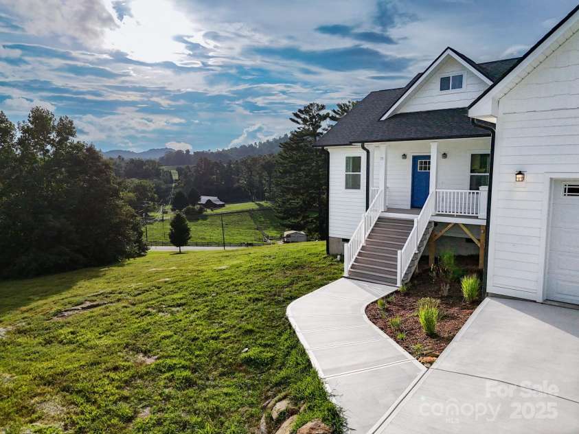 73 Montchannin Heights, Hendersonville, NC 28792.  MLS# CAR4240047, YatesRealty ID 27263. 