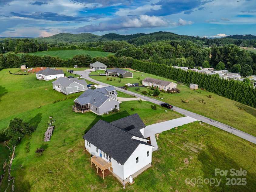 73 Montchannin Heights, Hendersonville, NC 28792.  MLS# CAR4240047, YatesRealty ID 27263. 