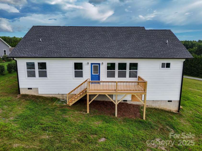 73 Montchannin Heights, Hendersonville, NC 28792.  MLS# CAR4240047, YatesRealty ID 27263. 