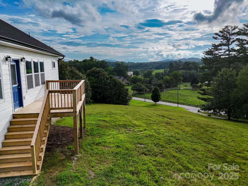 73 Montchannin Heights, Hendersonville, NC 28792.  MLS# CAR4240047, YatesRealty ID 27263. 