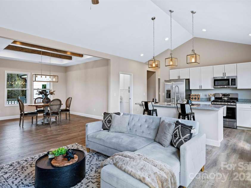 73 Montchannin Heights, Hendersonville, NC 28792.  MLS# CAR4240047, YatesRealty ID 27263. 