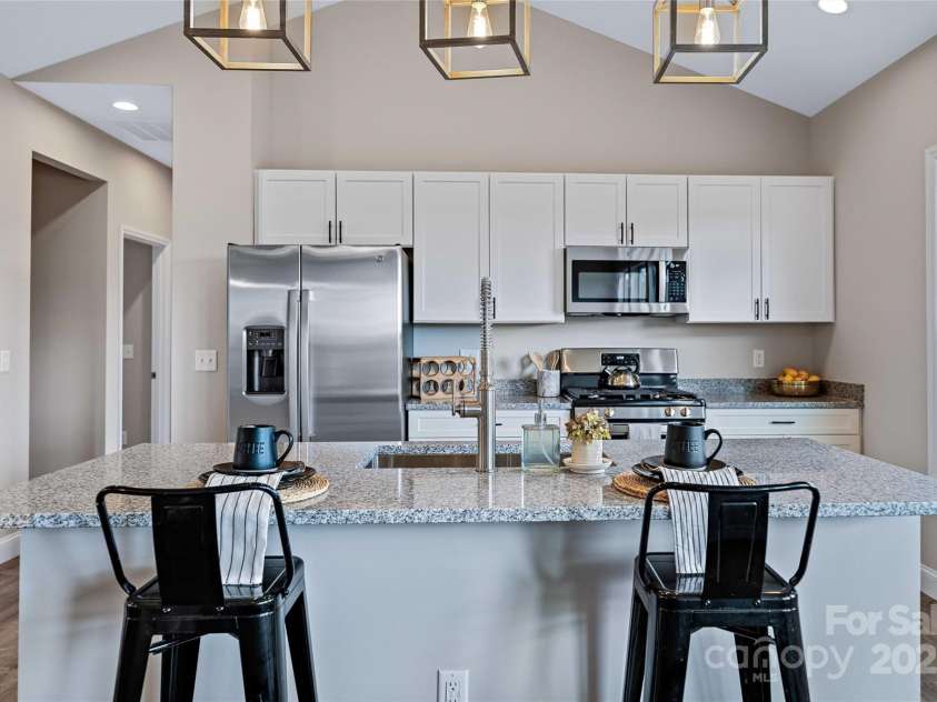 73 Montchannin Heights, Hendersonville, NC 28792.  MLS# CAR4240047, YatesRealty ID 27263. 