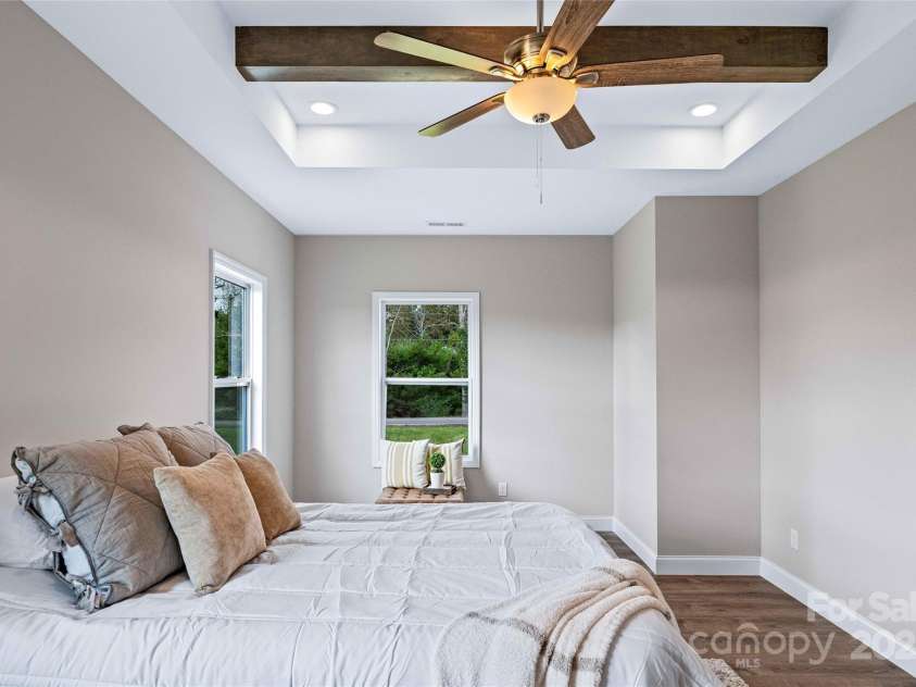 73 Montchannin Heights, Hendersonville, NC 28792.  MLS# CAR4240047, YatesRealty ID 27263. 